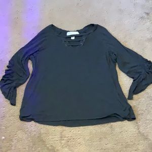 Super cute ruffled sleeve top